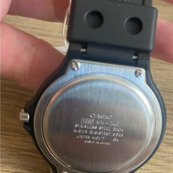 Casio Standard Analog Resin Strap Black Dial Quartz MW-240-1E2VDF Men's Watch - Picture 4 of 5